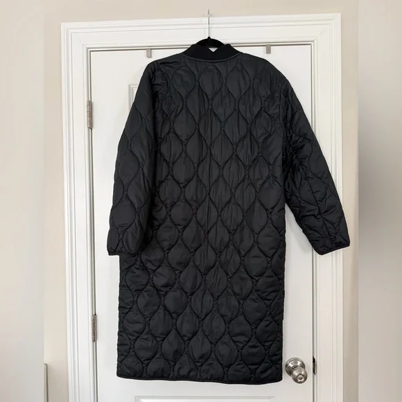 Everlane Renew Long Liner Coat in Black (M) - Picture 9 of 10